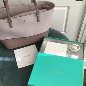 KATE SPADE chargeable tote